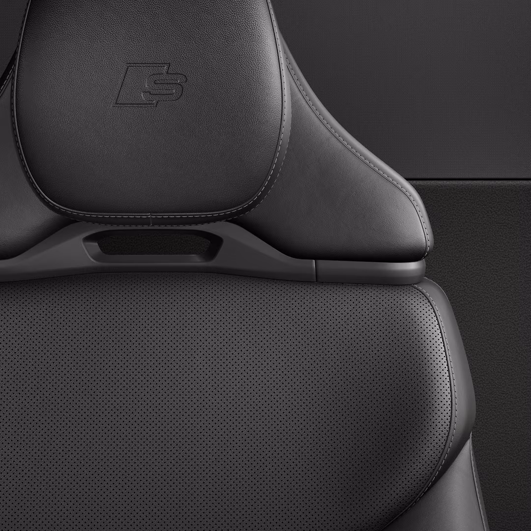 Interieur S mit Sportsitzen, Leder/Kunstleder-Kombination, Farbnähte rot Audi Sport GmbH