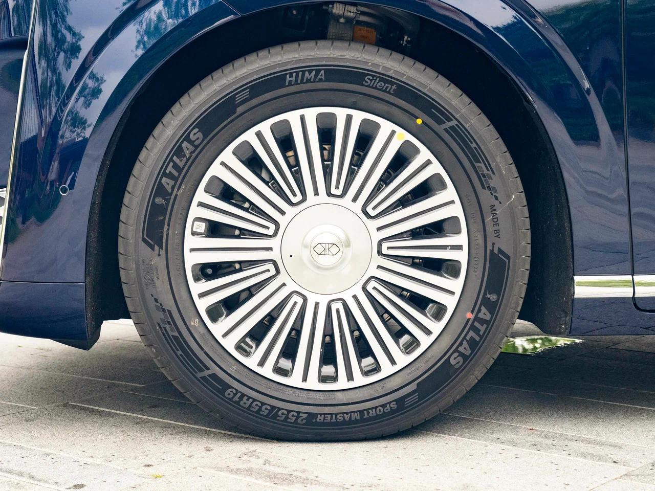 Luxeed V9 - SECRETCARS