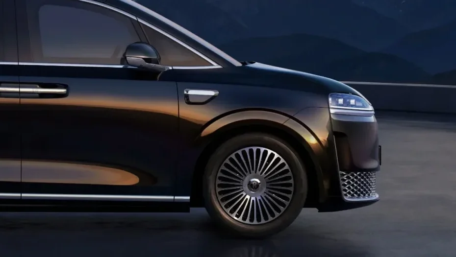 20-inch Multi-Spoke Star Radiance Wheels